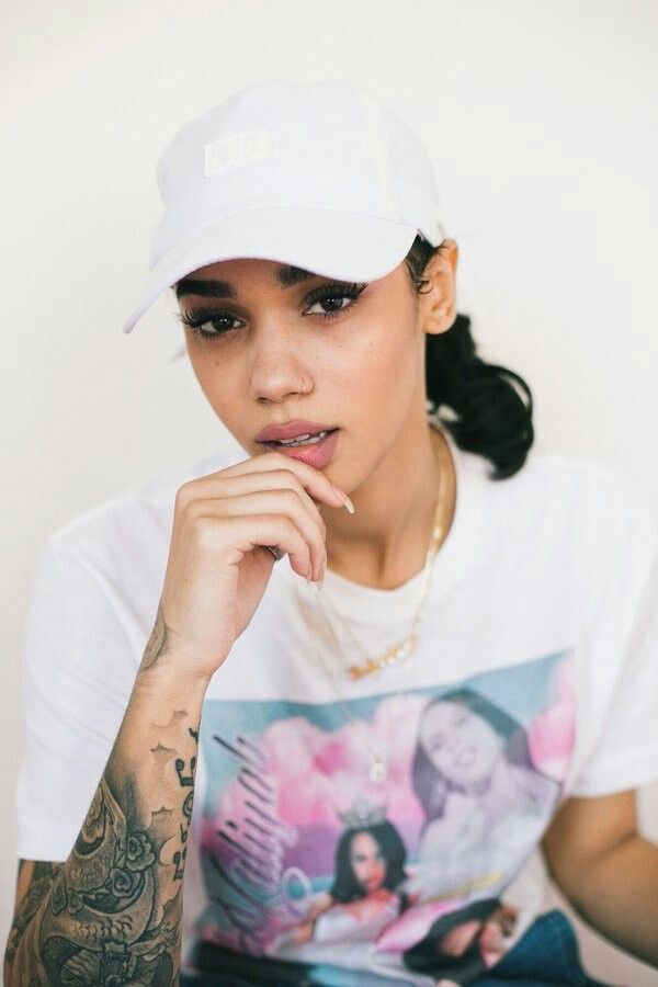 Indya Marie Instagram stylish portrait in fashion outfit