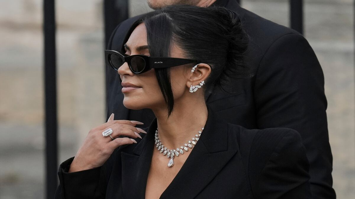 Kim Kardashian leaving Paris after the 2016 jewelry robbery involving her proposal ring 