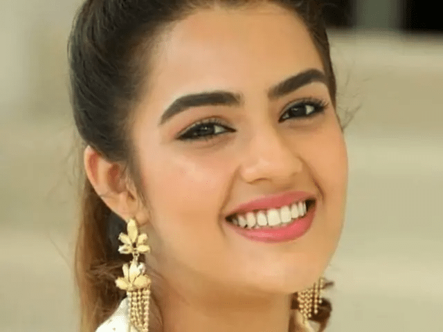 Kavya Thapar age controversy picture