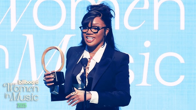 Gorilla Age Rapper accepting award at music event