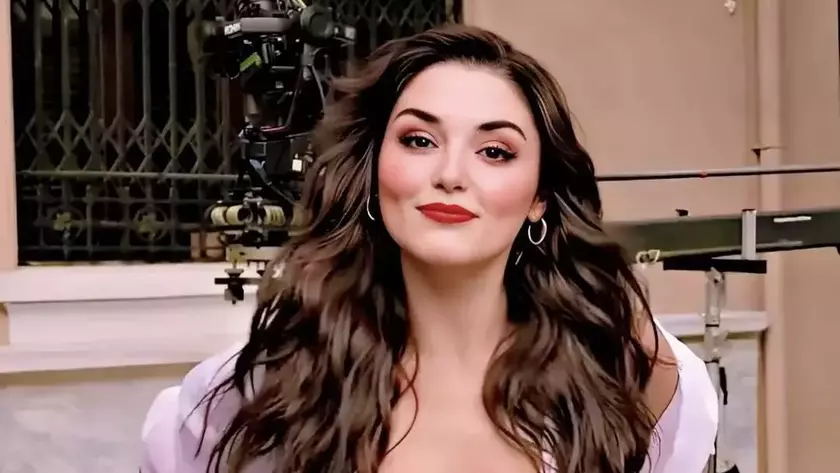 Hande Erçel Net Worth 2025