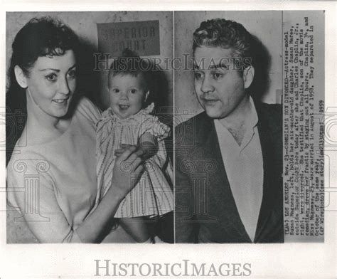  Susan Magness holding her daughter Susan Maree Chaplin after her divorce in 1959.