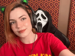 mika midgett streaming at her setup