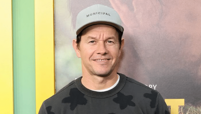 (title)% Arthur Wahlberg smiling at an event – age of Arthur Wahlberg