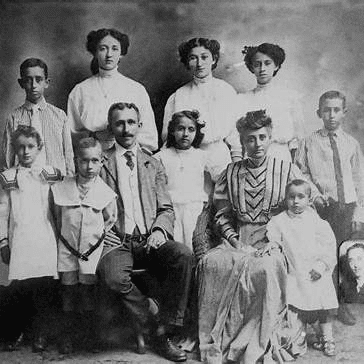 Sara María Echeverri: 7 Remarkable Triumphs & Tragic Struggles