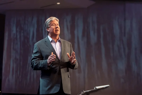 Robert Morris preaching at Gateway Church service 