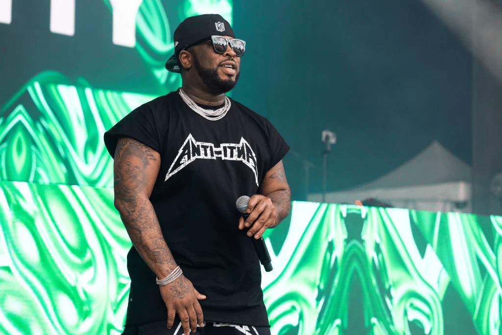 Pleasure P net worth beginnings with Pretty Ricky on stage.