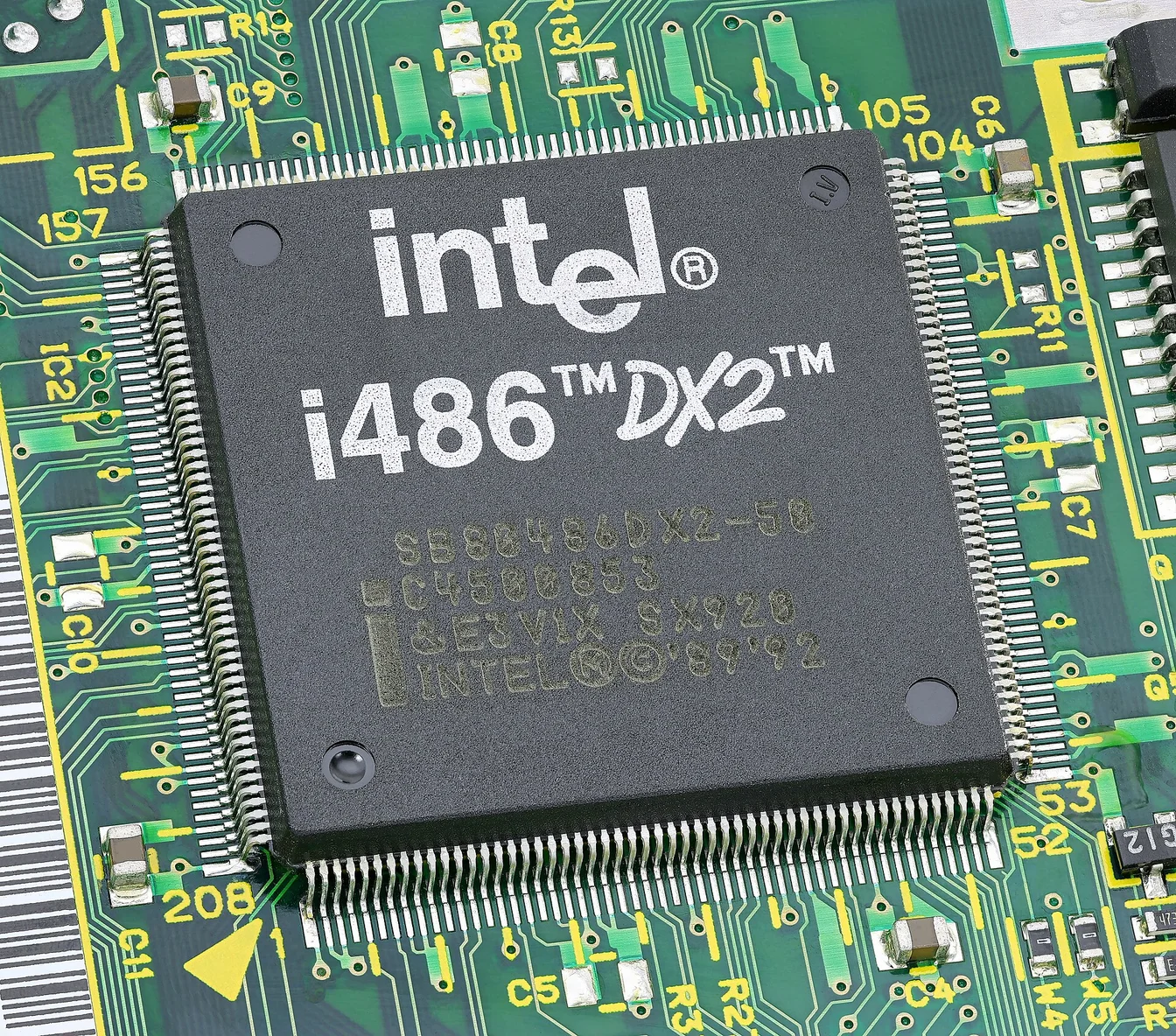 Quantum AI neural processor chip close-up with glowing quantum circuits