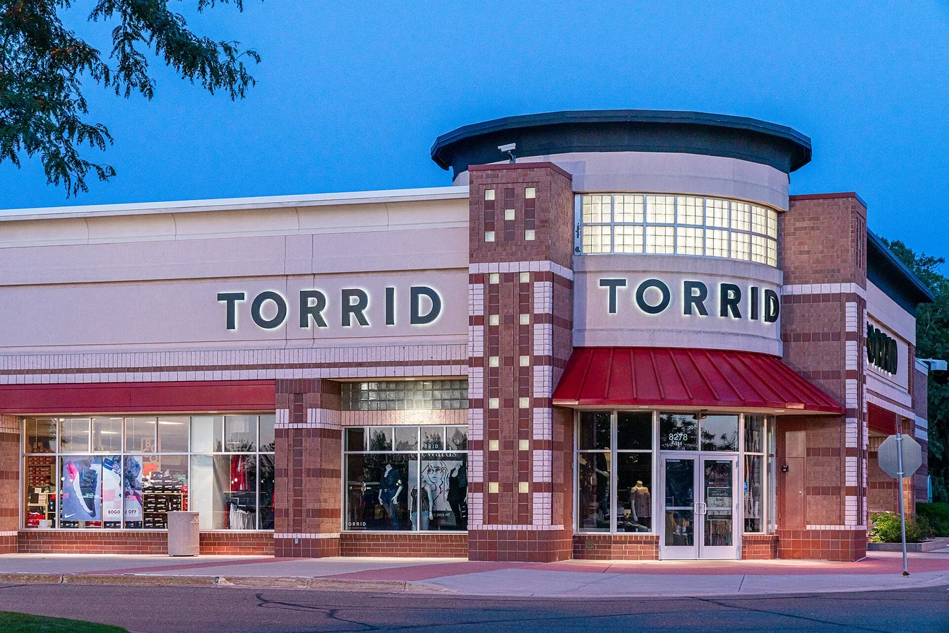 Infographic showing celebrity fashion influence pipeline from red carpet to fast-fashion retail